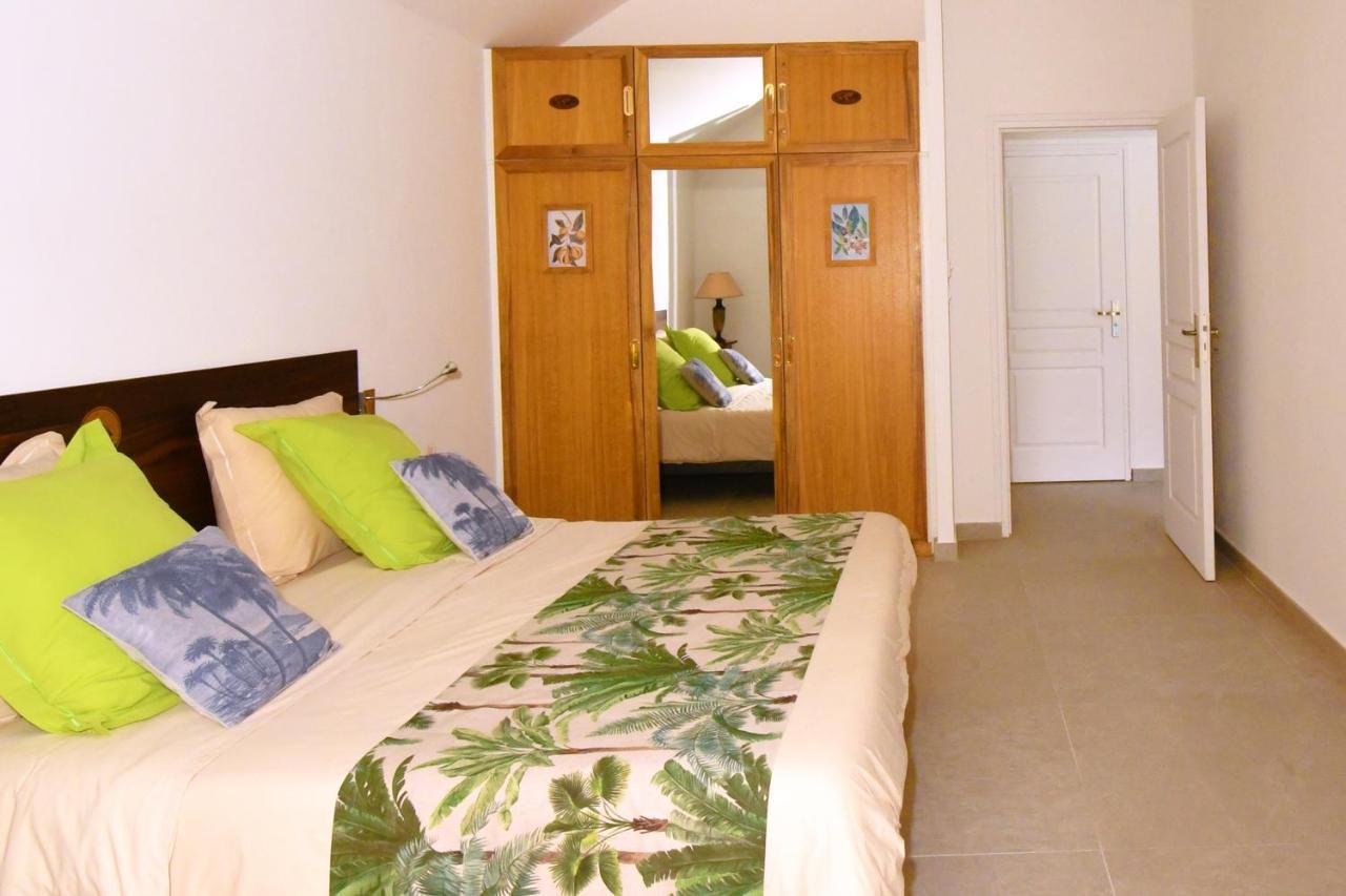 Le Jacaranda Du Guillaume Bed & Breakfast Le Guillaume Bagian luar foto