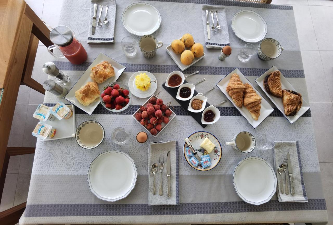Le Jacaranda Du Guillaume Bed & Breakfast Le Guillaume Bagian luar foto