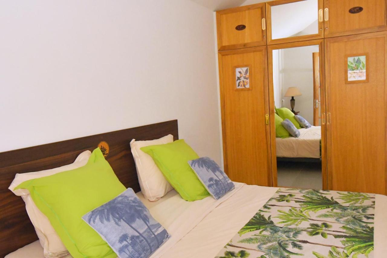 Le Jacaranda Du Guillaume Bed & Breakfast Le Guillaume Bagian luar foto